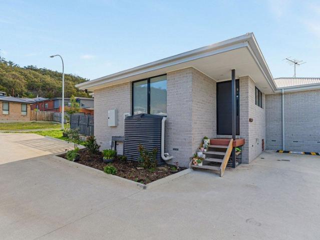 Contemporary 3 bed unit