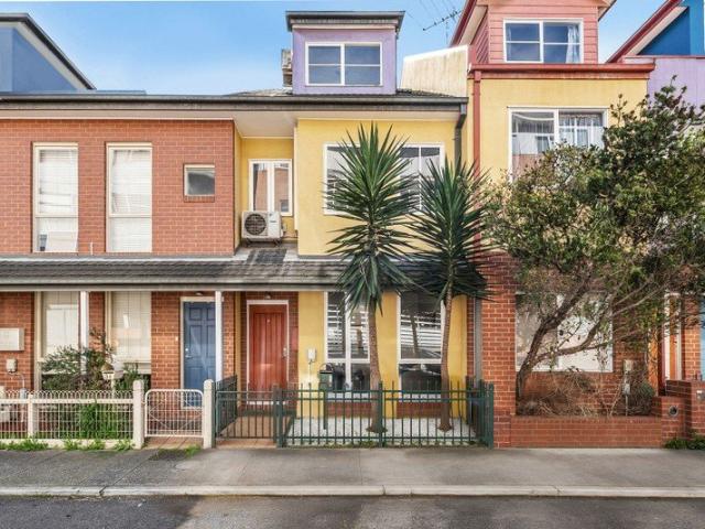 Contemporary 3 Bedroom Home in the Heart of Brunswick