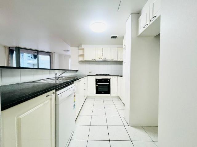 Contemporary 3 Bedroom Residence with Expansive Entertainer's Balcony in the Heart of Pyrmont