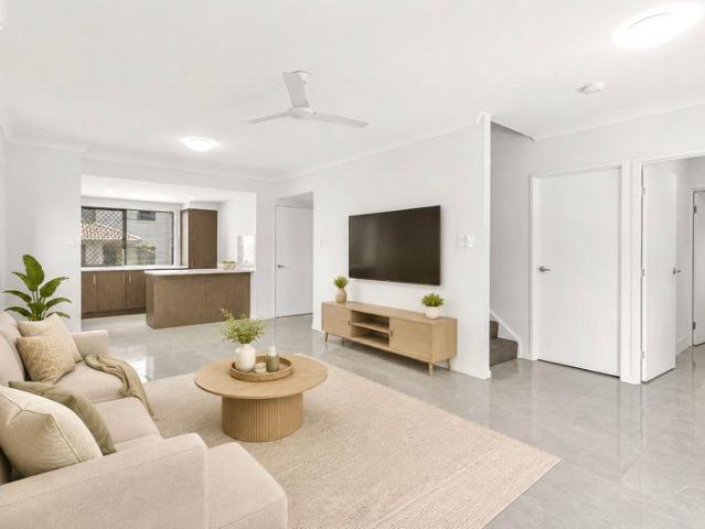 Contemporary 3 Bedroom Townhouse with Low Maintenance Living