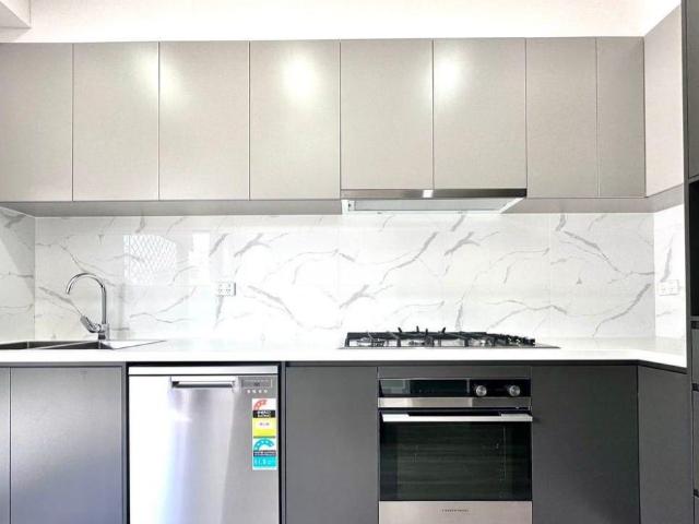 Contemporary 3 Bedroom Townhouse with Premium Amenities Ideal Family Living