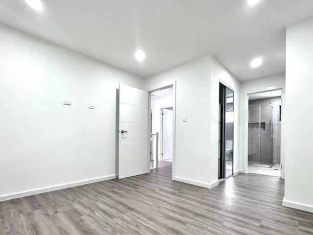 Contemporary 3 Bedroom Townhouse with Premium Amenities Ideal Family Living