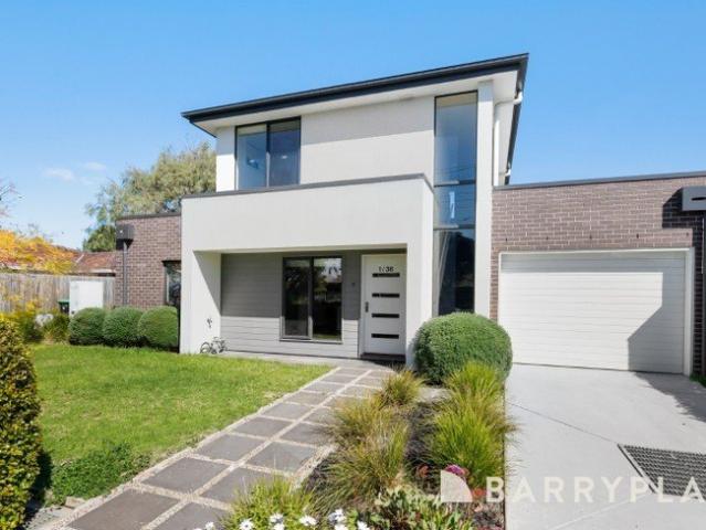 Contemporary 3 Bedroom Townhouse in Dingley Village