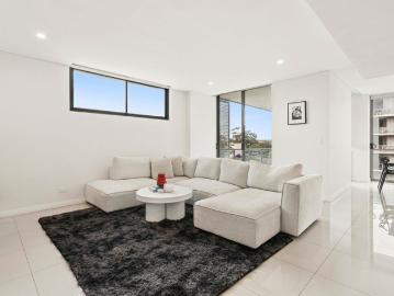 Contemporary 122 Sqm Parkside Apartment with North East Terrace And Versatile Study