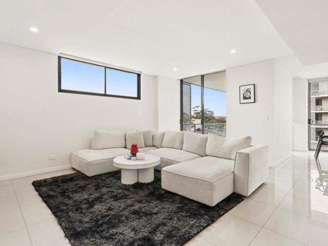 Contemporary 122 Sqm Parkside Apartment with North East Terrace And Versatile Study