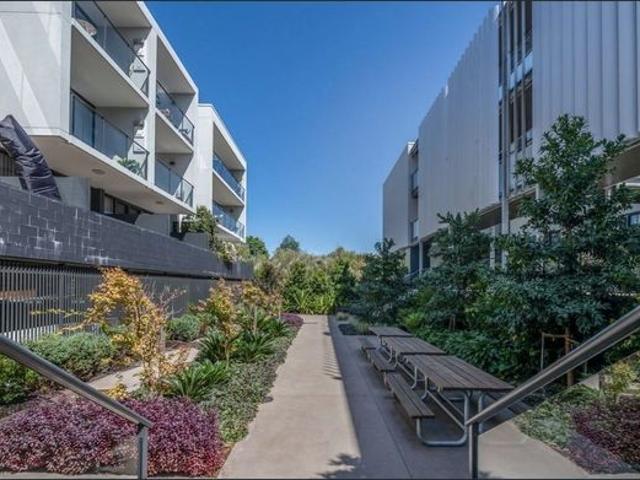 Contemporary 1 Bedroom Apartment !