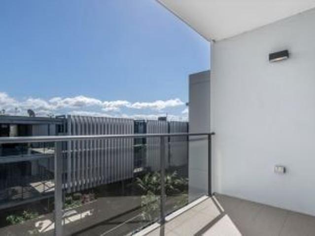 Contemporary 1 Bedroom Apartment !
