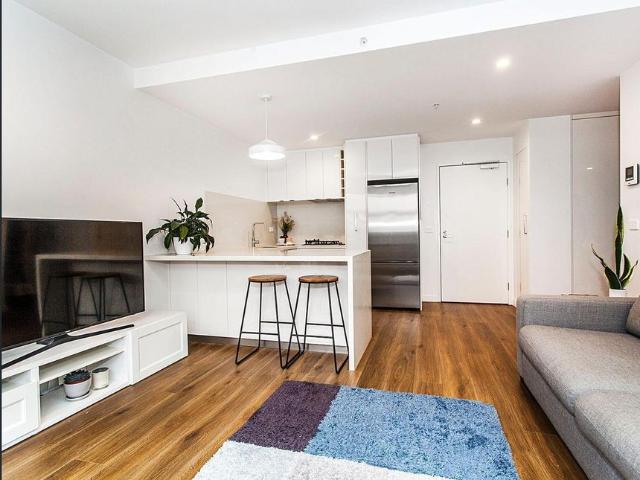 Contemporary 1 Bedroom Apartment in the central location in Chadstone