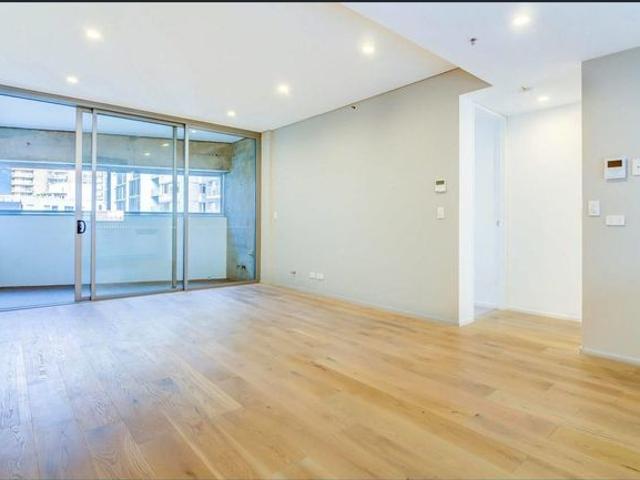 Contemporary 1 Bedroom Apartment in Prime Location