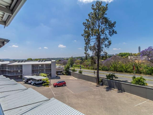 Contemporary 2 Bed Apartment to Let in Hurlingham