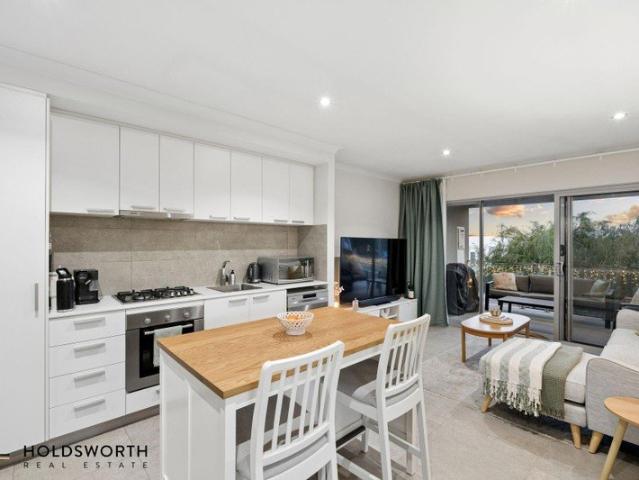 Contemporary 2 Bedroom Apartment with Exceptional Convenience