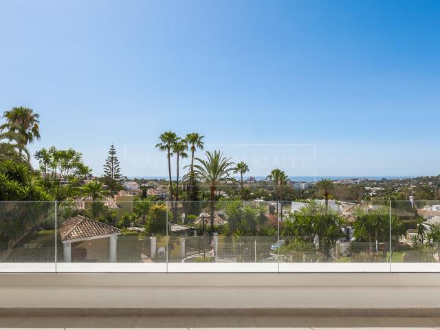 Contemporary 2 Bedroom Apartment with Sea Views