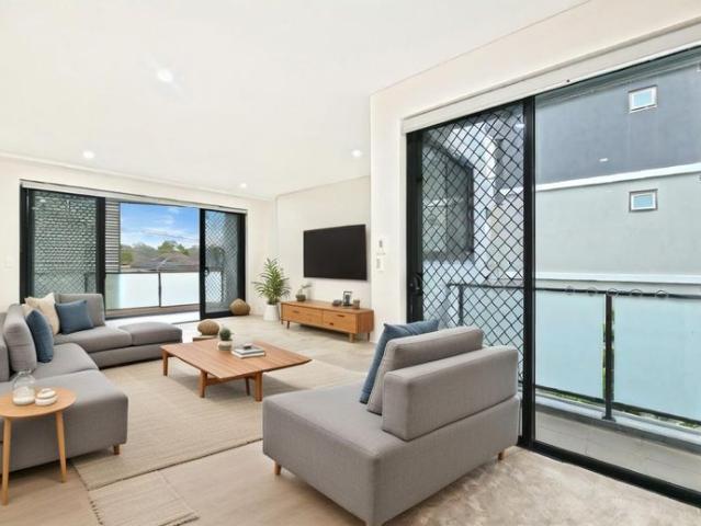 Contemporary 2 Bedroom Apartment in Convenient Location!