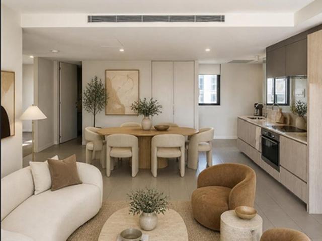 Contemporary 2 bedroom, 1 car park and large balcony next to Highpoint