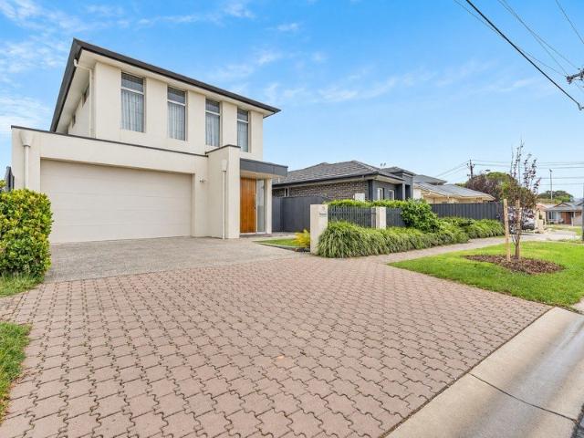 Contemporary 4 Bedroom Family Home in Greenacres