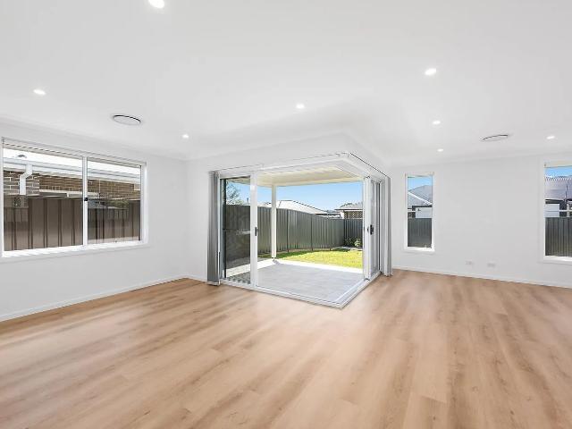 Contemporary 4 Bedroom Home in Logan Estate
