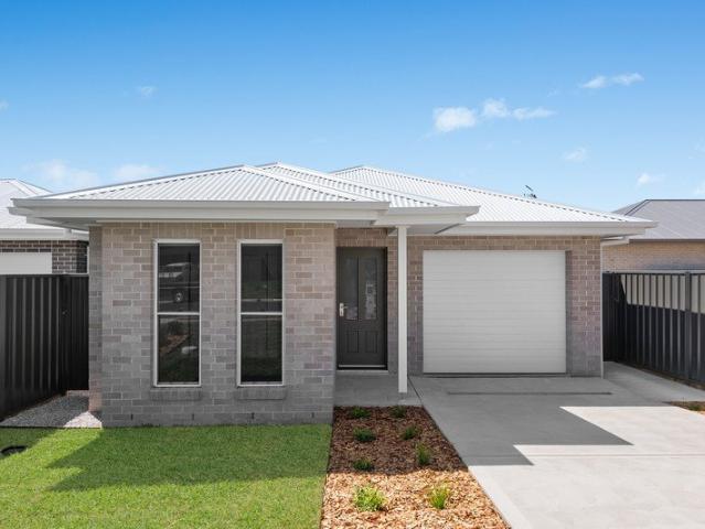 Contemporary 4 Bedroom Home in Logan Estate