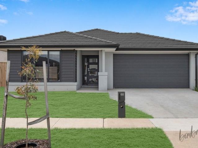 Contemporary 4 Bedroom Home Offering Comfort and Convenience