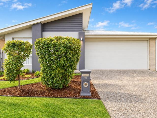Contemporary 4 Bedroom Home Offering Comfort, Space & Convenience