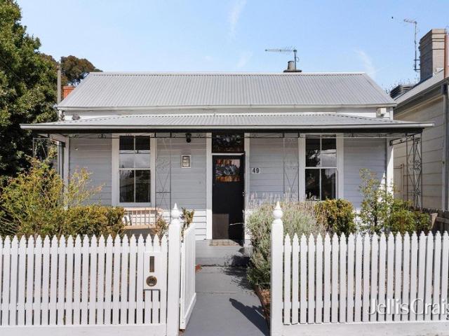 Contemporary 4 Bedroom Home with Large Rear Yard