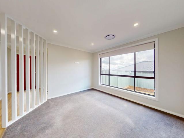 Contemporary 4 bedroom home with room to grow, lawnmowing included