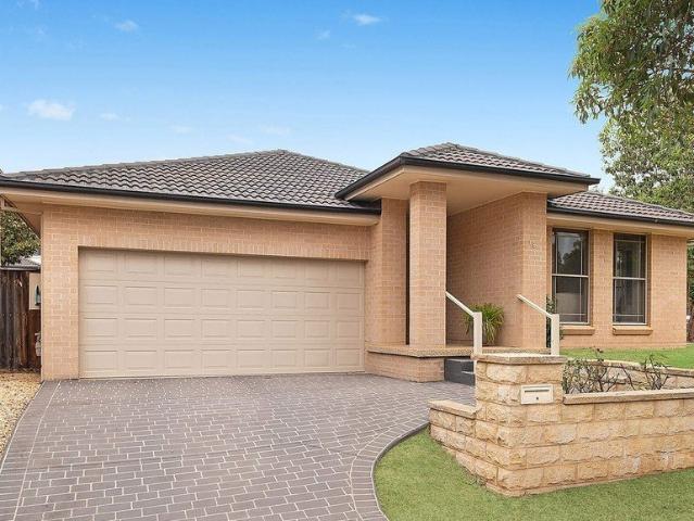 Contemporary 4 bedroom house in central location!