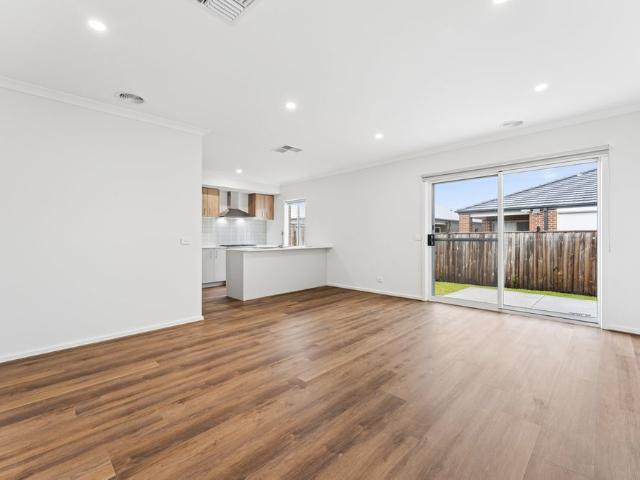 Contemporary 4 Bedroom Living with Study & Energy Efficient Features