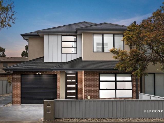 Contemporary 4 Bedroom Townhouse with Costco at Your Doorstep!