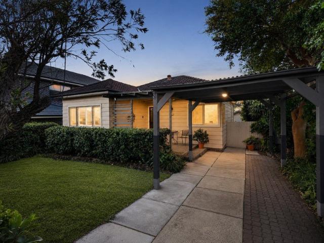 Contemporary Cottage with Self Contained Studio