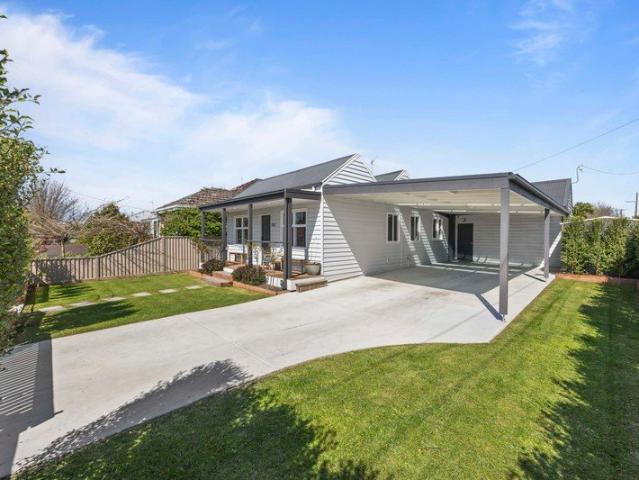 Contemporary Cottage Charm with Effortless Modern Living