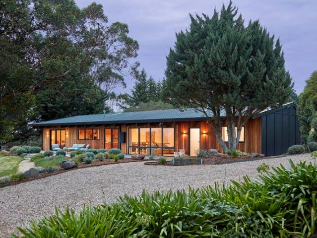 Contemporary Country Living with Panoramic Mount Macedon Views