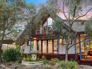 Contemporary Country Living with Resort Style Outdoor Entertaining