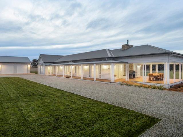 Contemporary Country Luxury on 5 Private Acres