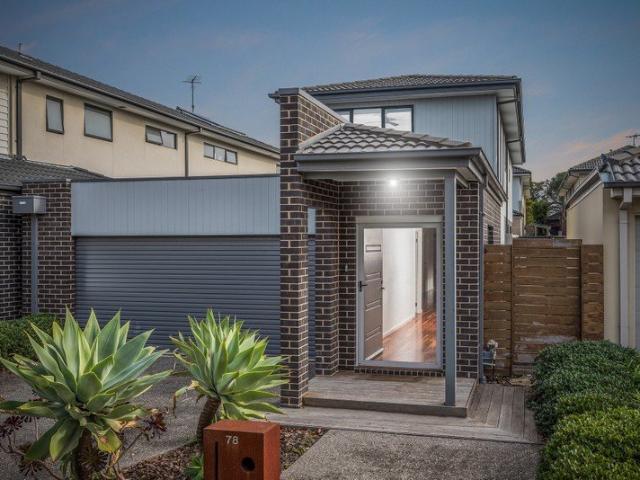 Contemporary Course Side Living