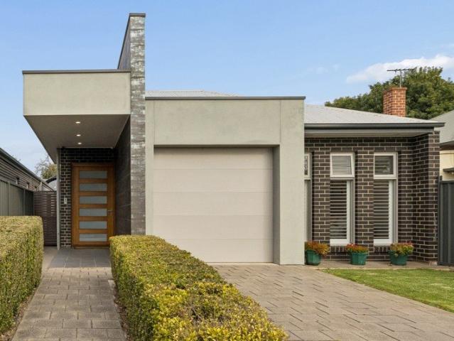 Contemporary Courtyard Living with Space, Style & Superb Convenience