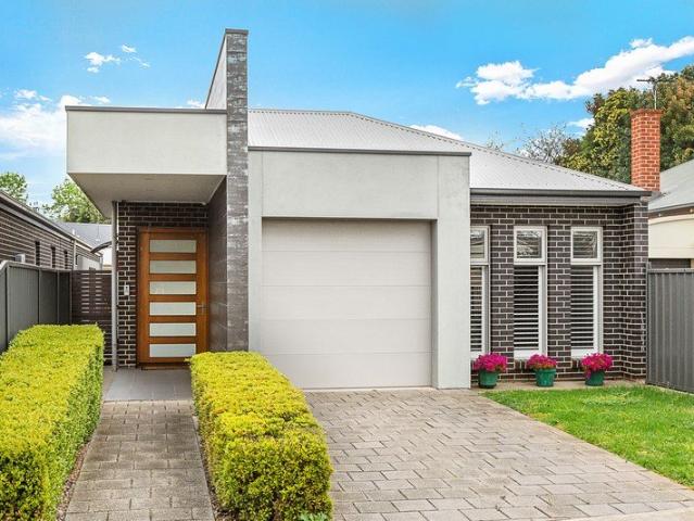 Contemporary Courtyard Living with Space, Style & Superb Convenience