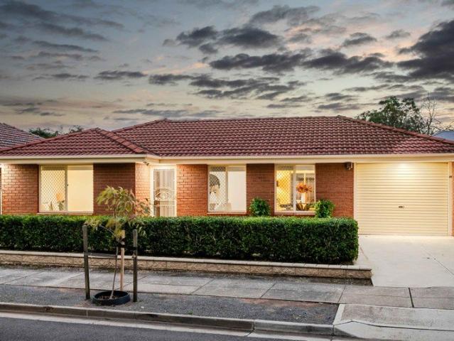 Contemporary Courtyard Living in a Premier City to Sea Location