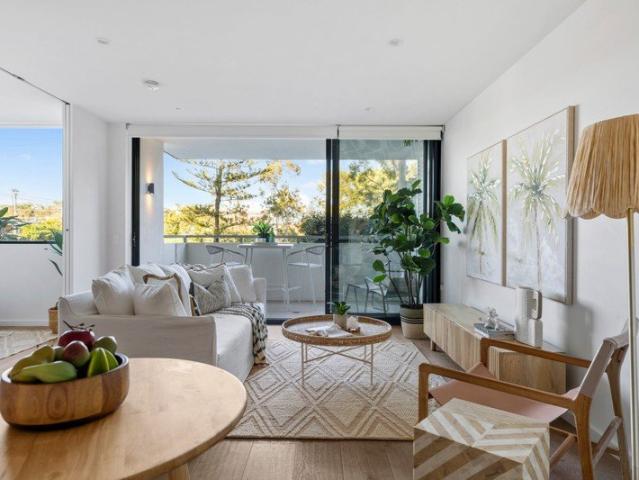 Contemporary Coastal Apartment with Exceptional Lifestyle Appeal