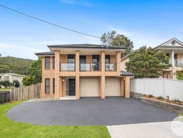 Contemporary Coastal Comfort with Space for the Whole Family