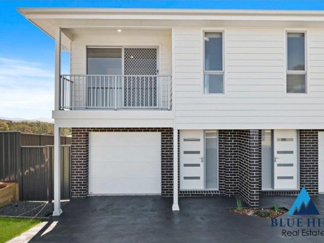 Contemporary Coastal Duplex Living 4 Bedroom Home in Sunshine Bay
