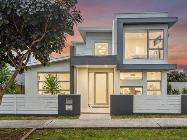 Contemporary Coastal Elegance Moments from Shell Cove Marina