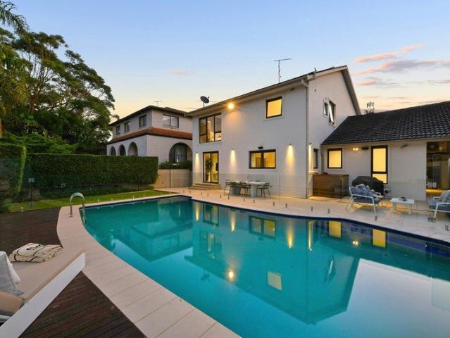 Contemporary Coastal Entertainer On The Cusp Of South Coogee