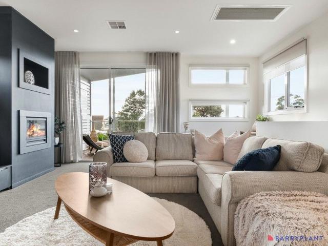 Contemporary Coastal Family Home Walk to Beach & Town