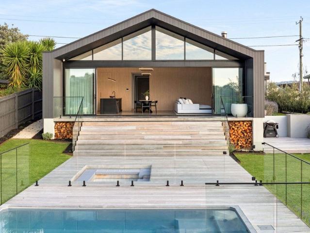 CONTEMPORARY COASTAL LIVING