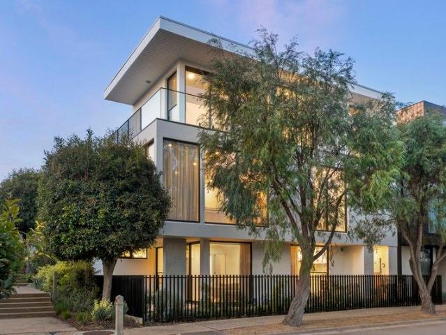 CONTEMPORARY COASTAL LIVING