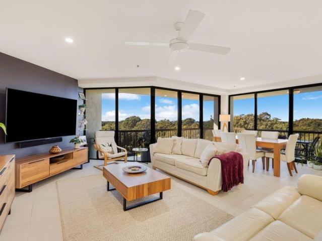 Contemporary Coastal Living!