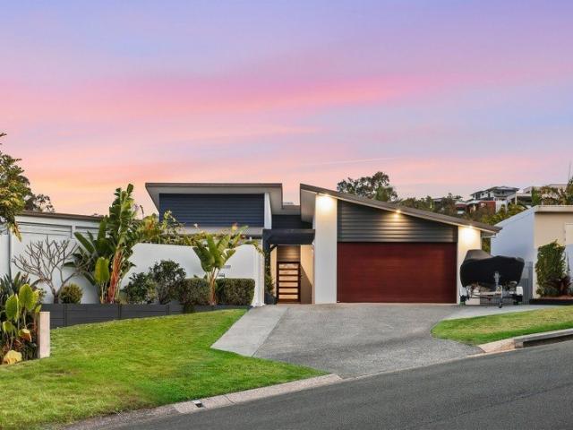 Contemporary Coastal Living & Exceptional Entertaining on 1,019m2