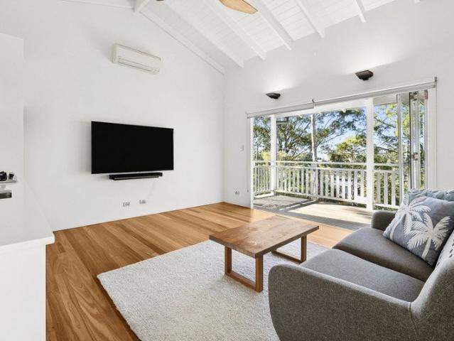 Contemporary Coastal Living: Fully Furnished One Bedroom in Prime Northern Beaches Locale