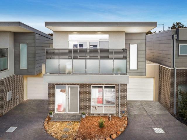 Contemporary Coastal Living in a Peaceful Edithvale Setting