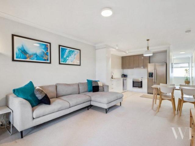 Contemporary Coastal Living in North Fremantle Fully Furnished!